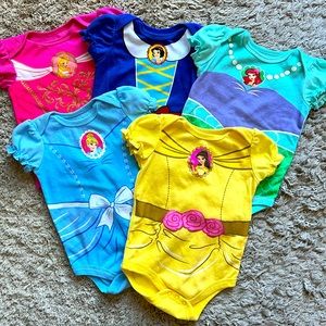 5pk Baby Girls Disney Princess Onesies - 12 mo size